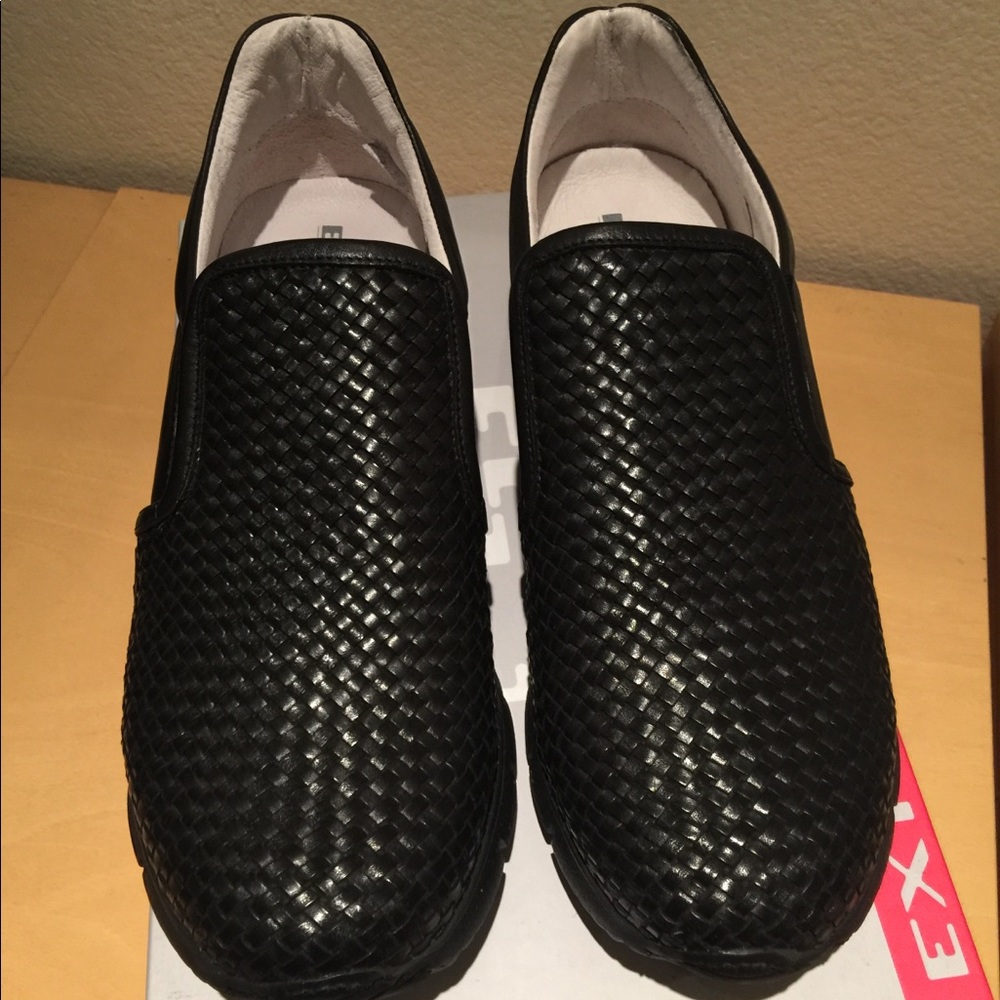 Exton Mens Shoes. Weave leather uppers.  Sz: 43.